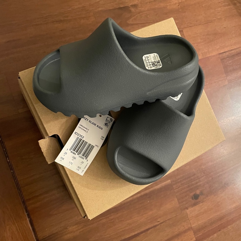 Toddler Yeezy Slides (Slate Marine Color)
